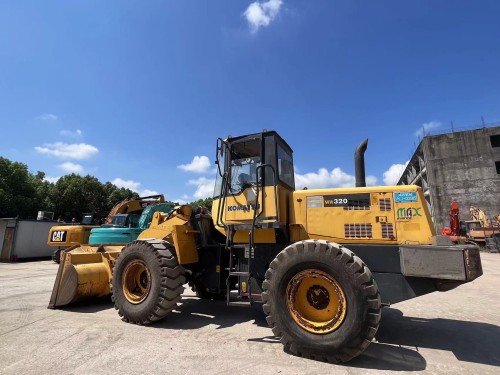 High Quality Low Price Used Earthmoving Machinery Komatsu WA320 Wheel Loader in Shanghai for Sale